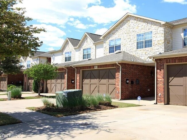 Building Photo - 3 br, 2.5 bath Condo - 253 Club Circle Dri...