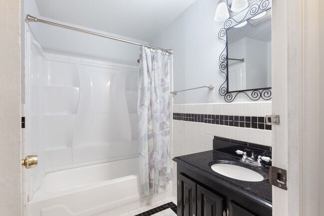 Building Photo - 3BR/2.5BA in Ideal Smyrna Location w/ Deck...