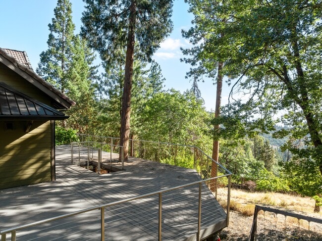 Building Photo - 1801 Wagon Trail Dr