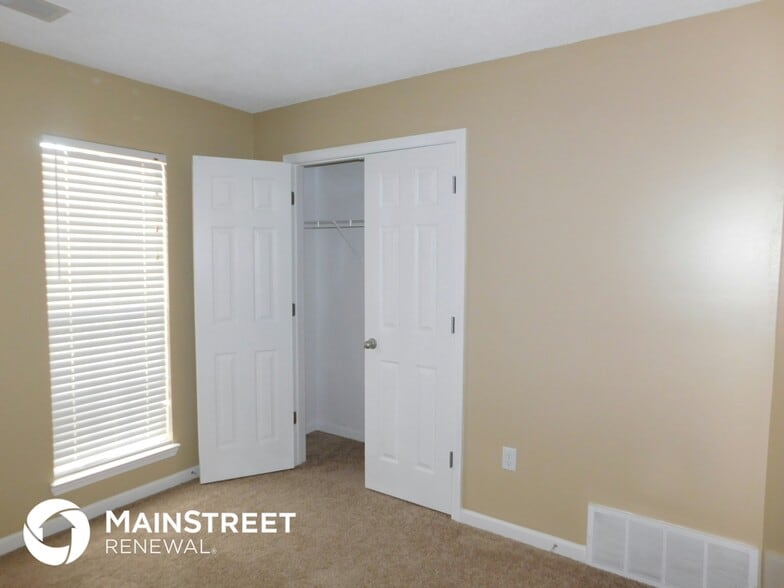 Building Photo - 1688 Sarah Ann Dr W