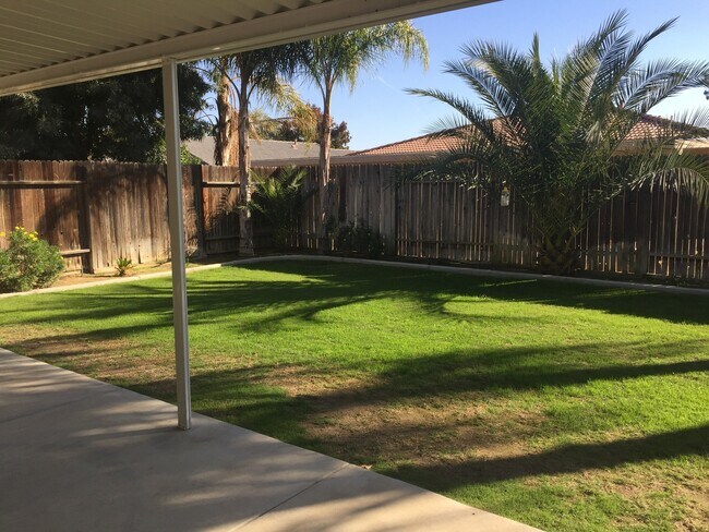 Building Photo - SOUTHWEST BAKERSFIELD