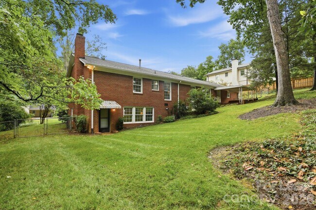 Building Photo - 926 Shady Bluff Dr