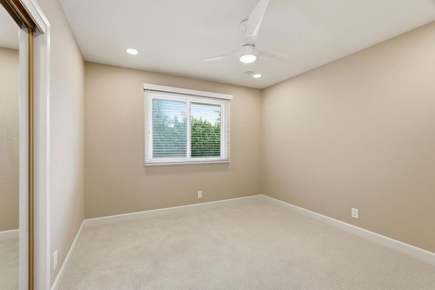 Building Photo - 12456 Newport Ct