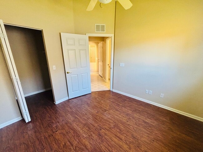 Building Photo - Ocala Palms - Welcome Home - In a age restricted 55+, golf course community