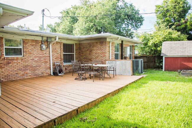 Building Photo - 10129 Solta Dr