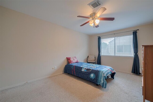 Building Photo - 12231 Carriage Hill Dr