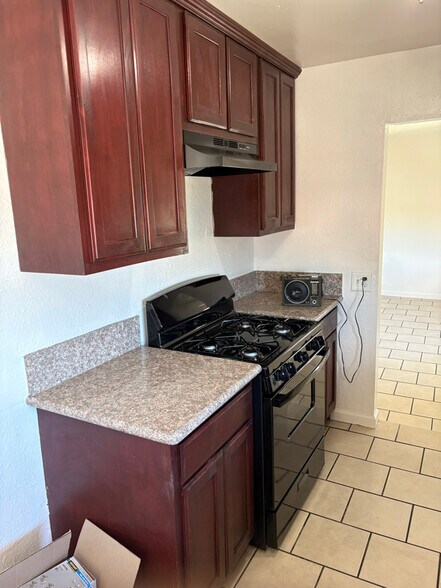 Building Photo - 443 E 84th St