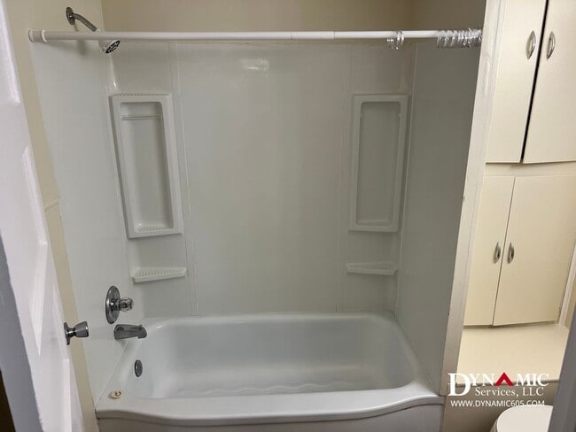 Building Photo - 2425 S Norton Ave