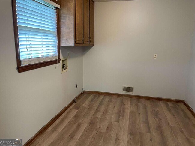 Building Photo - 119 Sawnee Dr