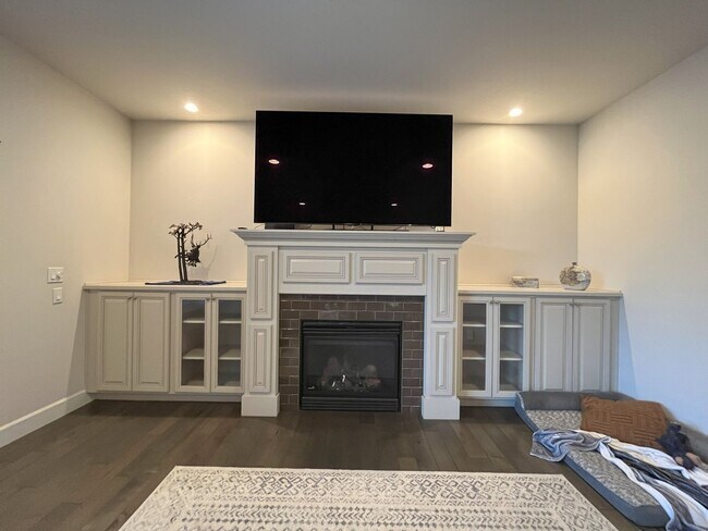 Building Photo - Spacious Corner-Lot Home with Three Levels...