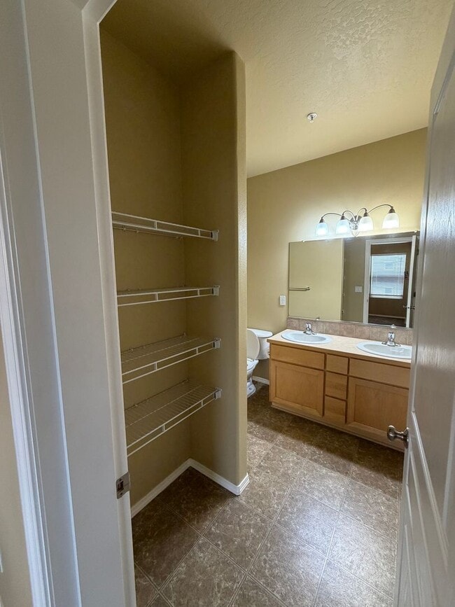 Building Photo - Modern Comfort Meets Easy Living in McKenzie Ridge Estates