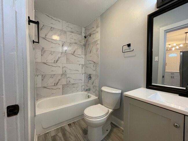 Building Photo - 2333 W Ohio St