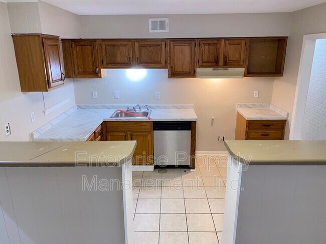 Building Photo - 424 Deerskin Dr