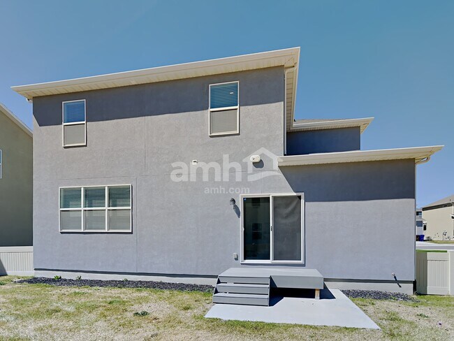 Building Photo - 2320 E Wild Horse Way