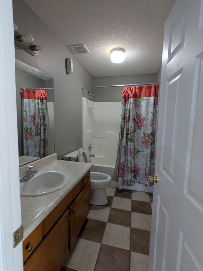 Building Photo - 1515 Hall Way