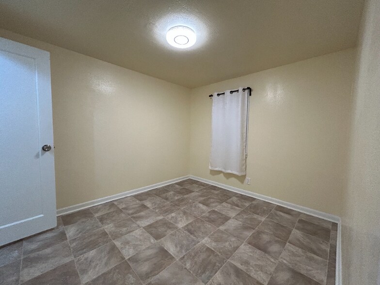 Building Photo - 1024 Maple St