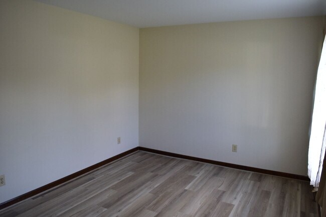 Building Photo - Midlothian - Brick Ranch with 2 full baths!
