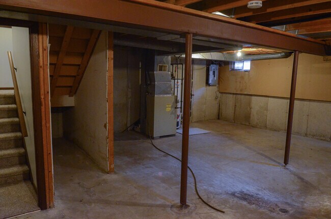 Building Photo - 2022 Adderbury Ln