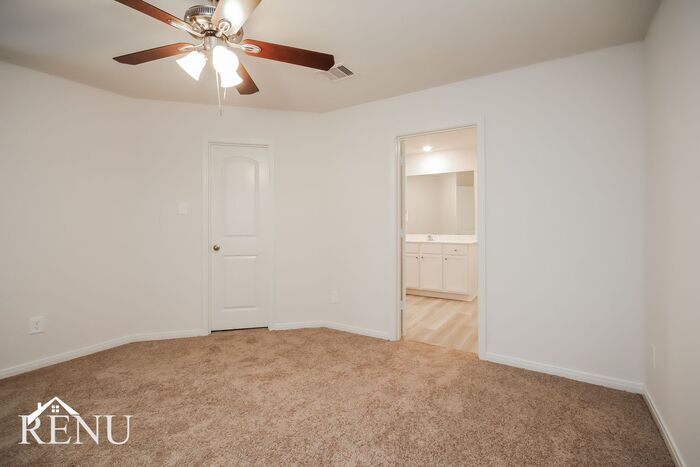 Building Photo - 10446 Sweetwater Creek Dr
