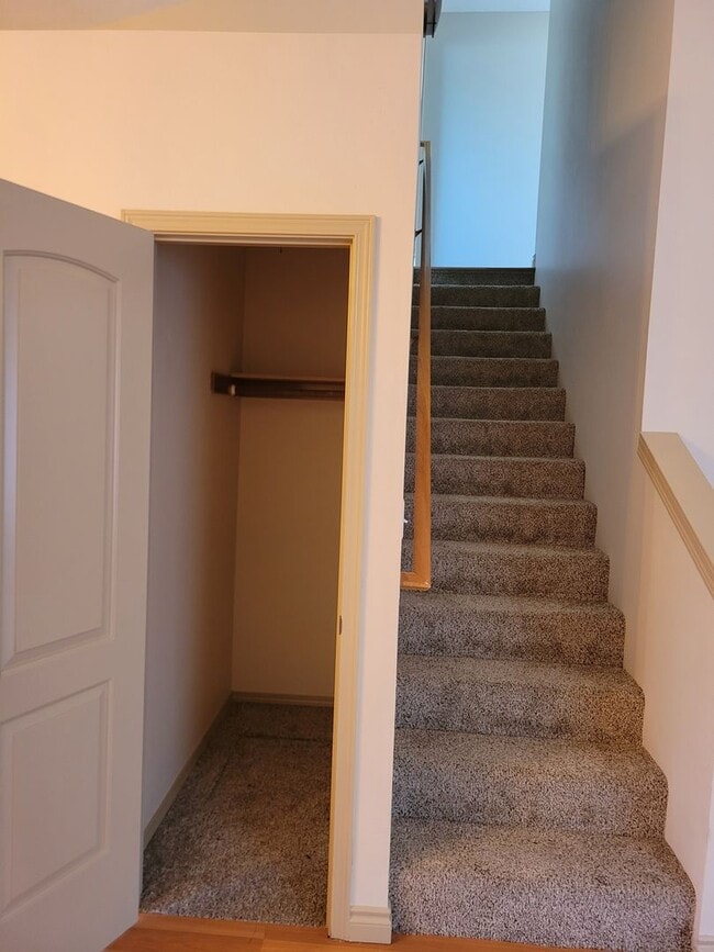 Building Photo - Updated House in NE Salem - Fenced Yard - Pet Friendly
