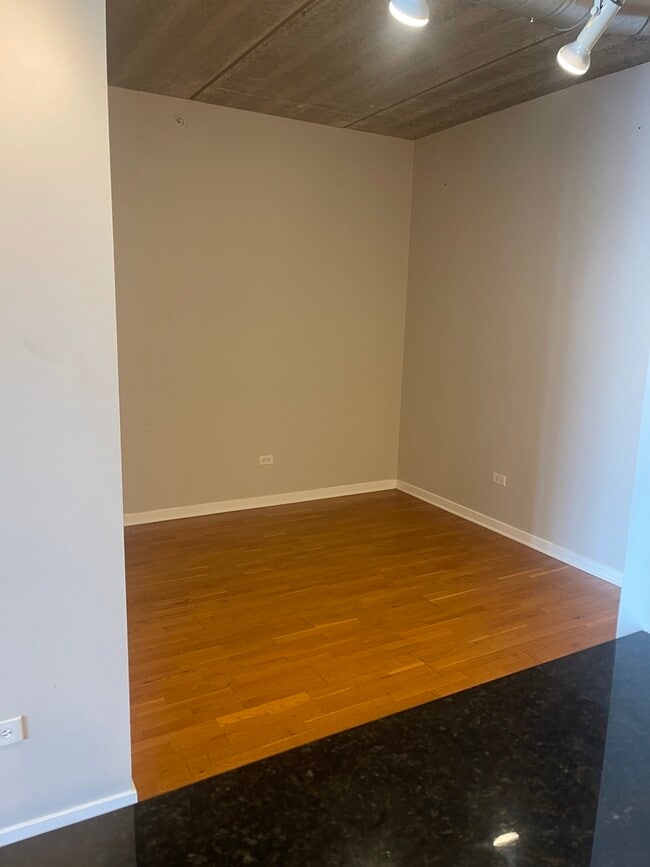 Building Photo - 647 Metropolitan Way