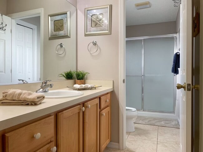 Building Photo - M1108 Davenport (VNSW-15/5)