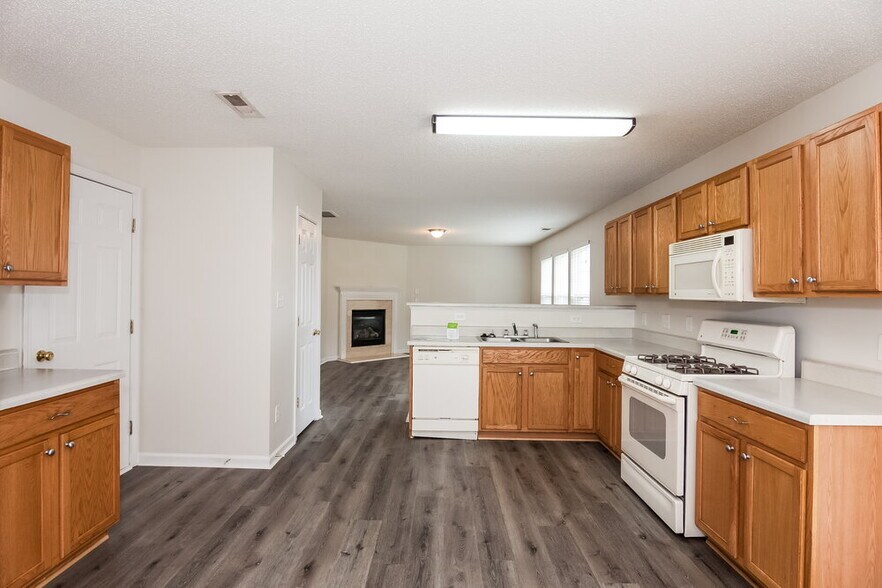Building Photo - 10818 Glenluce Ave