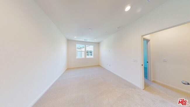 Building Photo - 2410 E Agave St