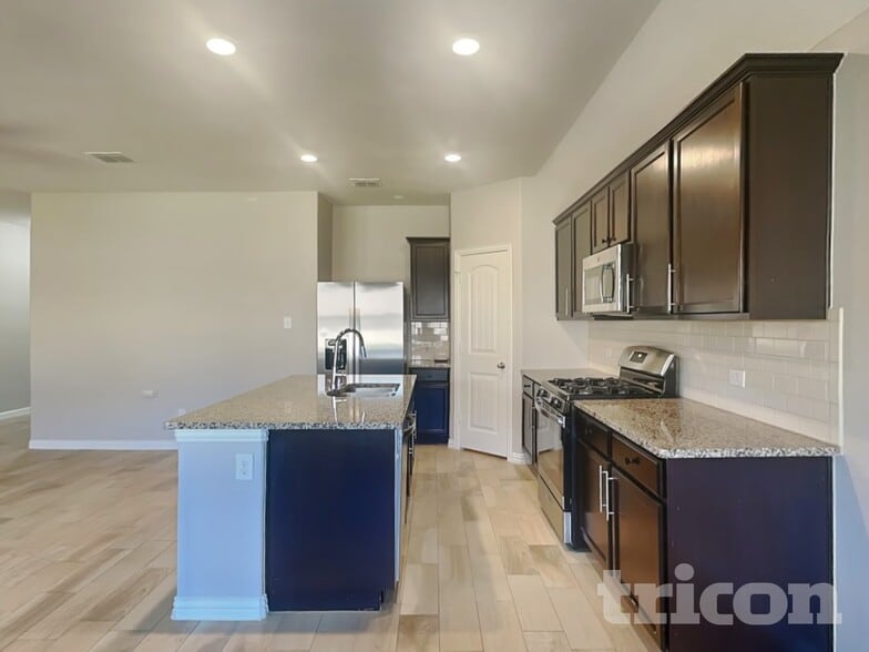 Building Photo - 810 Silverbell St