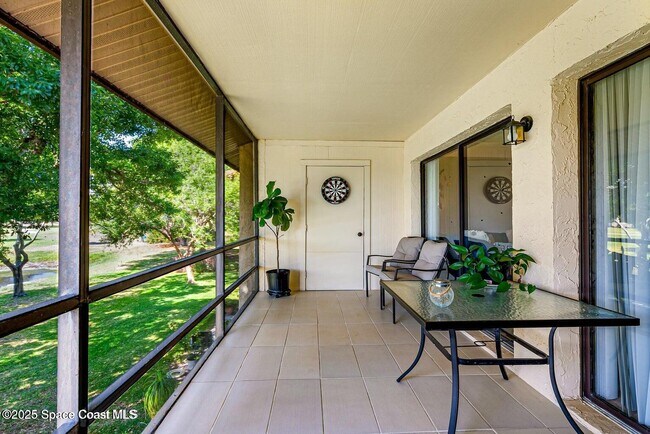 Building Photo - 2175 Golf Isle Dr