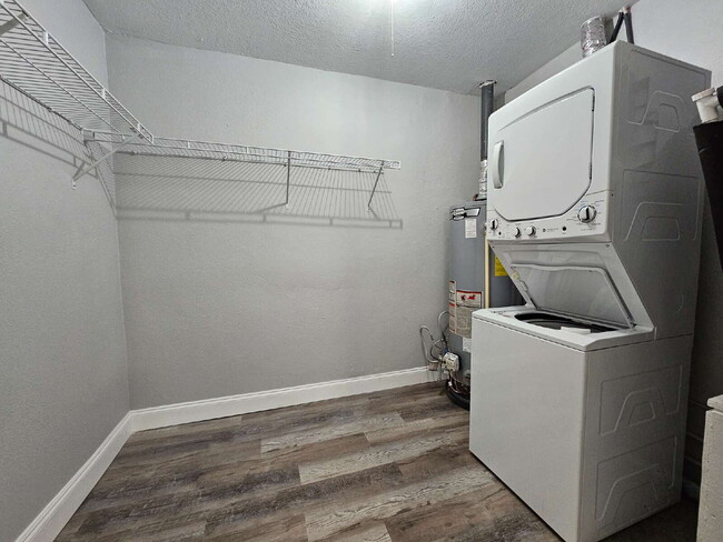 Building Photo - Fully fenced in Titusville