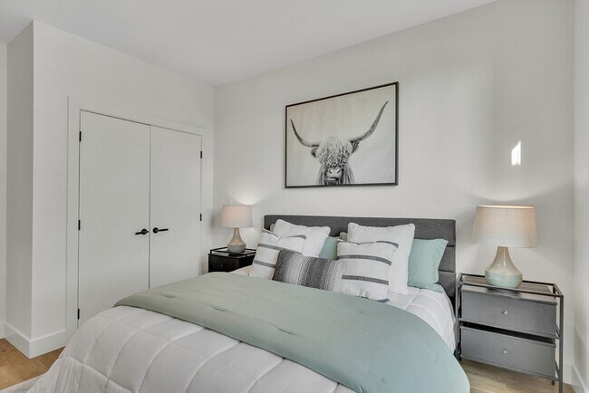 Building Photo - 566 Columbus Ave