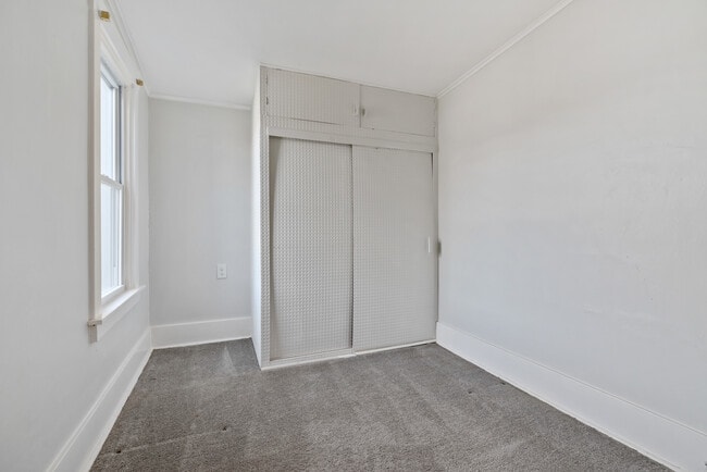 Building Photo - 523 Edgewood Ave