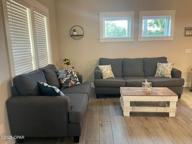 Building Photo - 100 Sea Breeze Cir