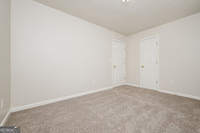 Building Photo - 546 Forest Hill Dr