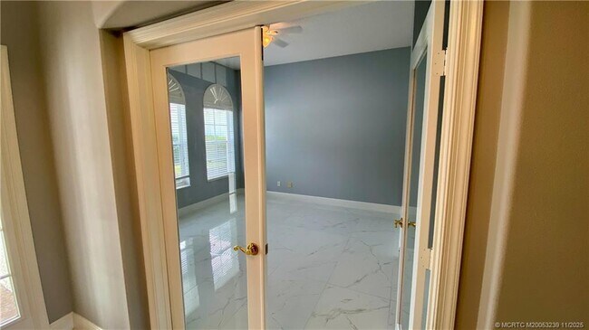 Building Photo - 4646 NW Wandering Oak Ct