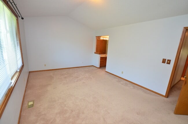 Building Photo - 1239 Wood Creek Bend