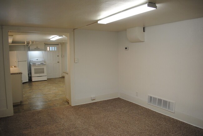 Building Photo - 541 S Walker Ave