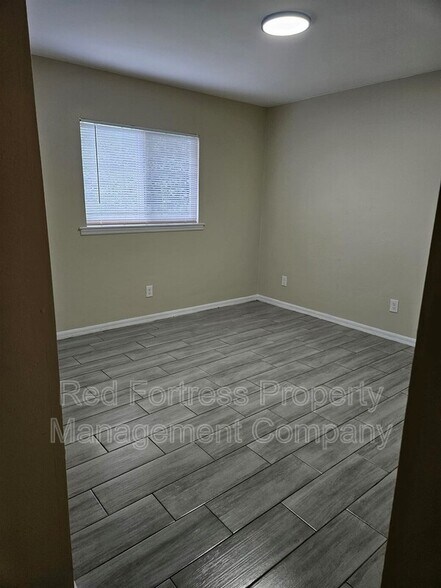 Building Photo - 5319 27th St SW