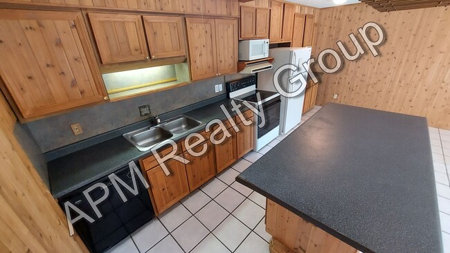 Building Photo - Studio apartment in Rosewood