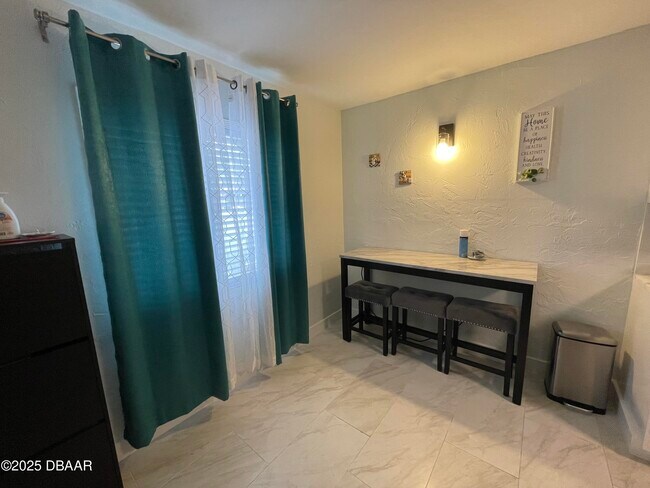 Building Photo - 411 N Halifax Ave