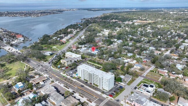 Building Photo - Charming 1 Bed, 1 Bath Apartment - All  Ut...