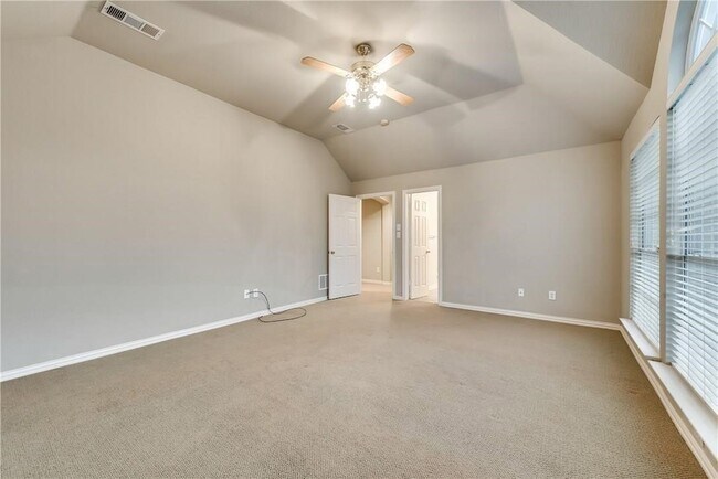 Building Photo - 2016 Deer Path Ct