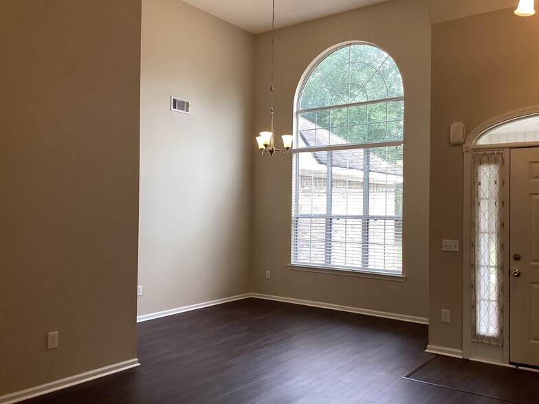 Building Photo - 154 Jamestown Dr