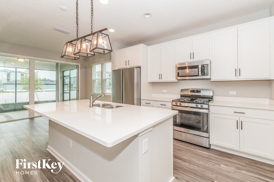 Building Photo - 2081 Amberly Dr