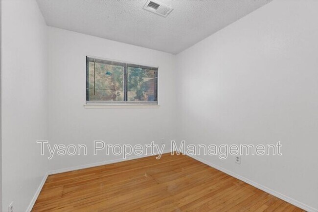 Building Photo - 9509 Dona Marguerita Ave NE