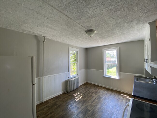 Building Photo - 324 N Franklin St