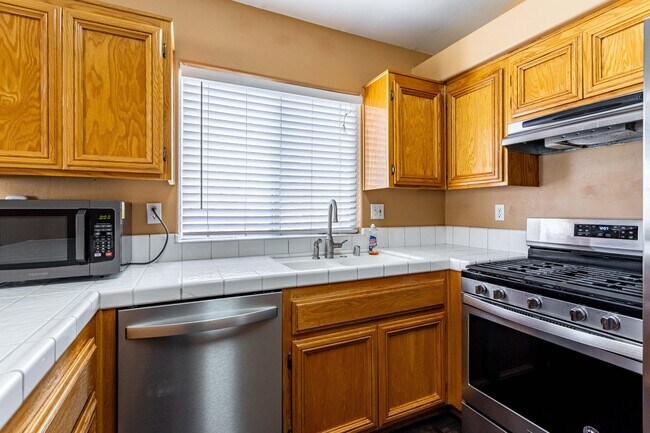 Building Photo - 5012 Hartwick Ct