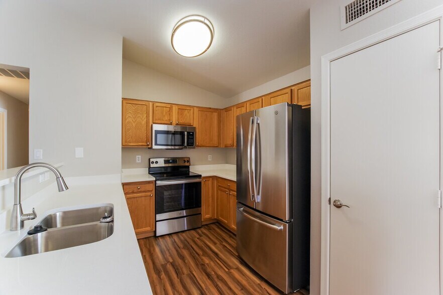 Building Photo - 14338 N 129th Ave