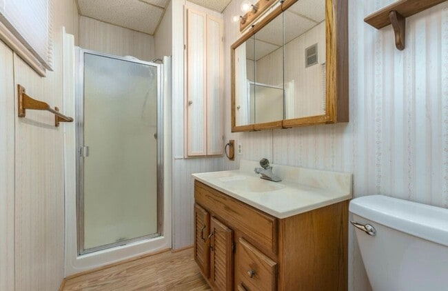 Building Photo - 3 Bedroom Home in Portage by West Lake